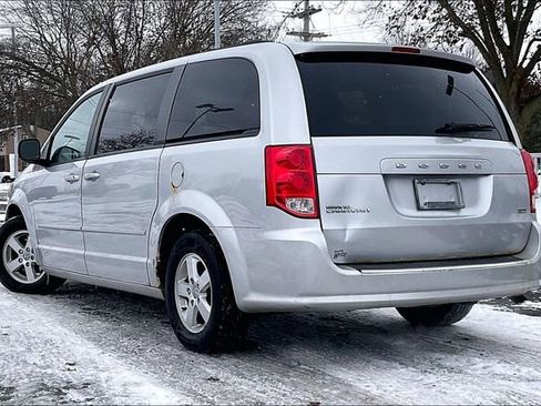 Used 2012 Dodge Grand Caravan SXT image 12