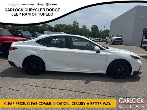 Used 2025 Toyota Camry SE FWD image 5