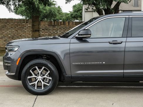 Used 2023 Jeep Grand Cherokee L Limited w/ Luxury Tech Group II image 18