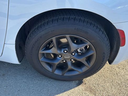 Used 2020 Chrysler Pacifica Touring w/ S Appearance Package FWD image 24