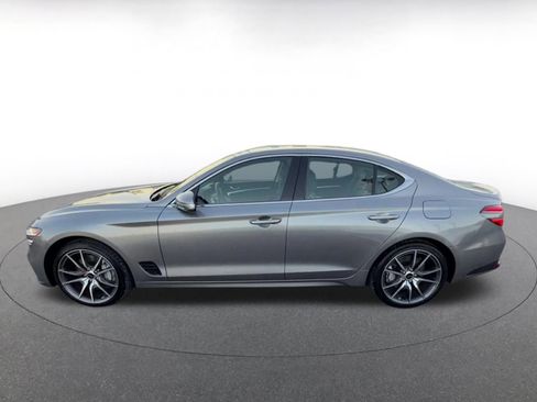 Used 2025 Genesis G70 2.5T image 9