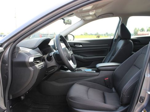 Used 2024 Nissan Altima 2.5 SV FWD image 22