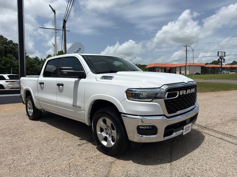 Used 2025 RAM 1500 Big Horn AWD/4WD image 13