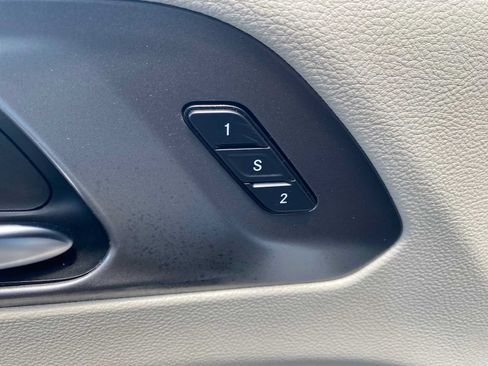 Used 2022 Chrysler Pacifica Touring-L FWD image 18