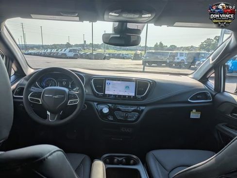 New 2025 Chrysler Pacifica Select w/ Fav Edition Package image 12