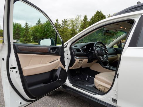 Used 2018 Subaru Outback 3.6R Limited AWD/4WD image 10