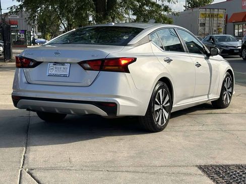 Used 2022 Nissan Altima 2.5 SV FWD image 5