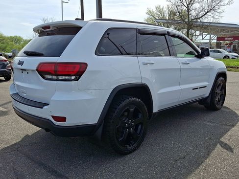 Used 2019 Jeep Grand Cherokee Laredo image 4