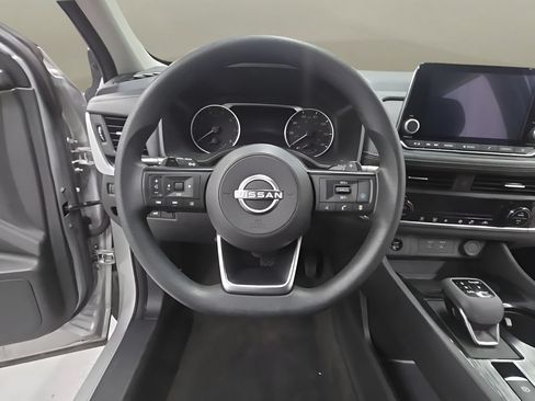 Used 2024 Nissan Rogue SV FWD image 28