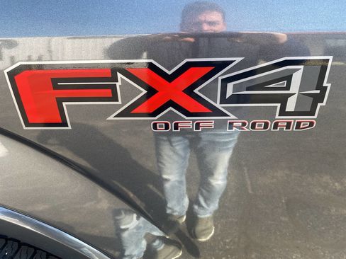 Used 2015 Ford F150 XLT w/ Equipment Group 302A Luxury image 9