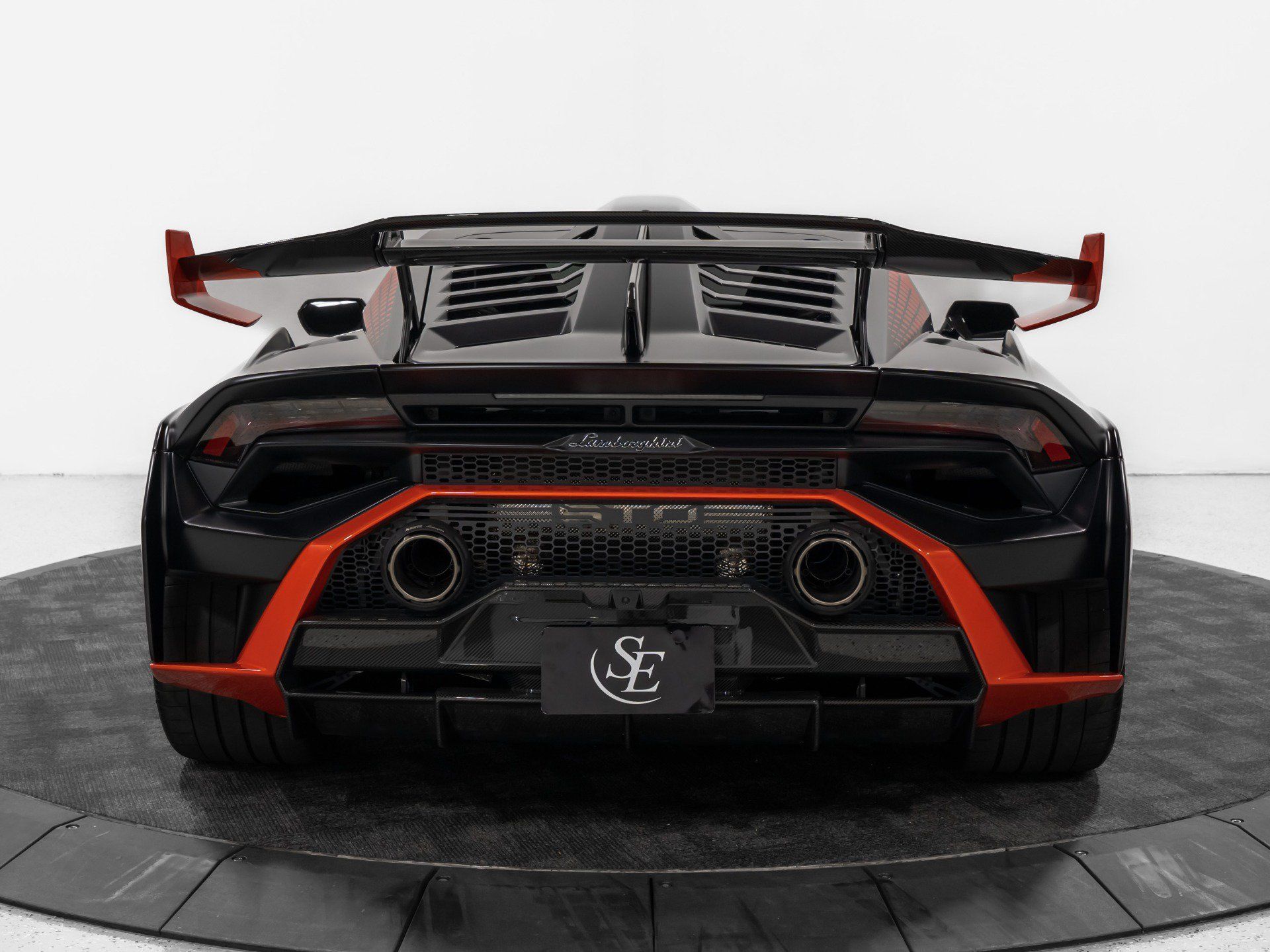 Used 2024 Lamborghini Huracan STO RWD image 7
