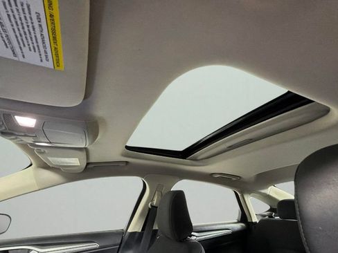 Used 2020 Ford Fusion SE FWD image 26