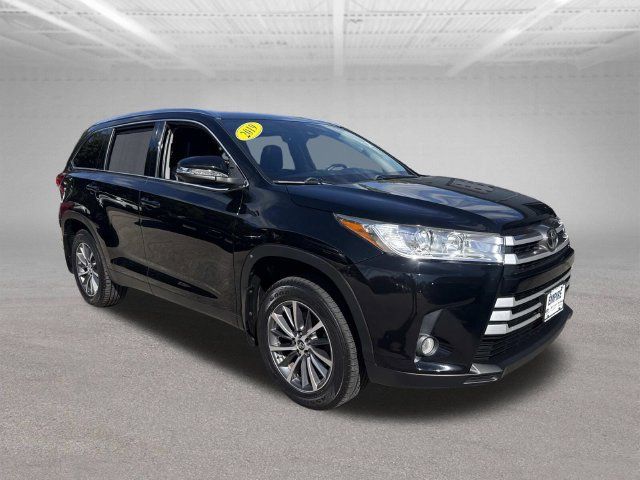 Used 2019 Toyota Highlander XLE AWD/4WD image 4