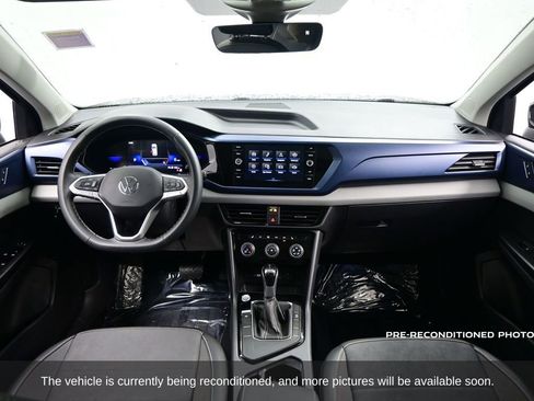Used 2023 Volkswagen Taos SE w/ Panoramic Sunroof Package image 27