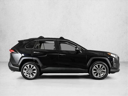 Used 2019 Toyota RAV4 Limited FWD image 4