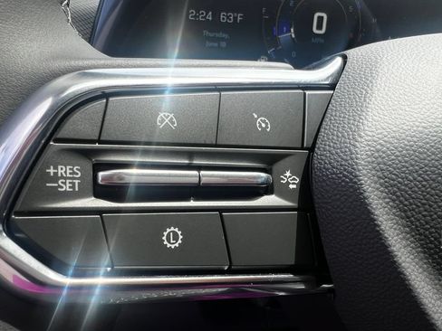 New 2026 Chevrolet Equinox LT w/ Convenience Package II FWD image 5
