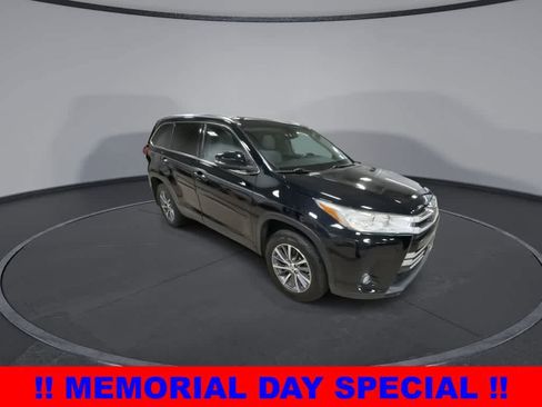 Used 2019 Toyota Highlander XLE w/ Protection Package #3 AWD/4WD image 2