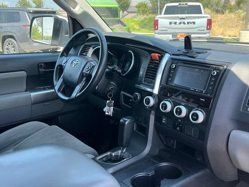 Used 2019 Toyota Sequoia SR5 AWD/4WD image 18