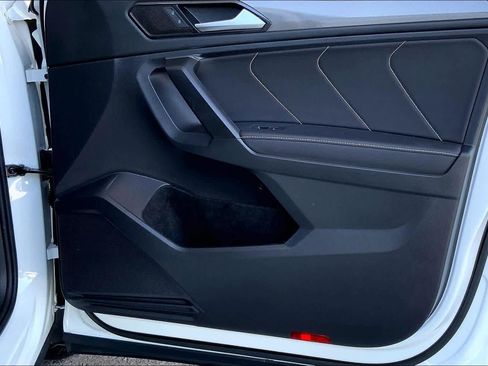 Used 2022 Volkswagen Tiguan SE image 23