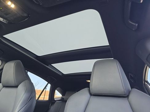 Used 2023 Toyota Venza Nightshade image 9