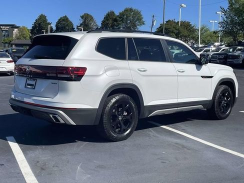 Certified 2026 Volkswagen Atlas Peak Edition AWD/4WD image 6
