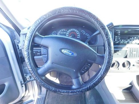 Used 2002 Ford Explorer XLT image 16