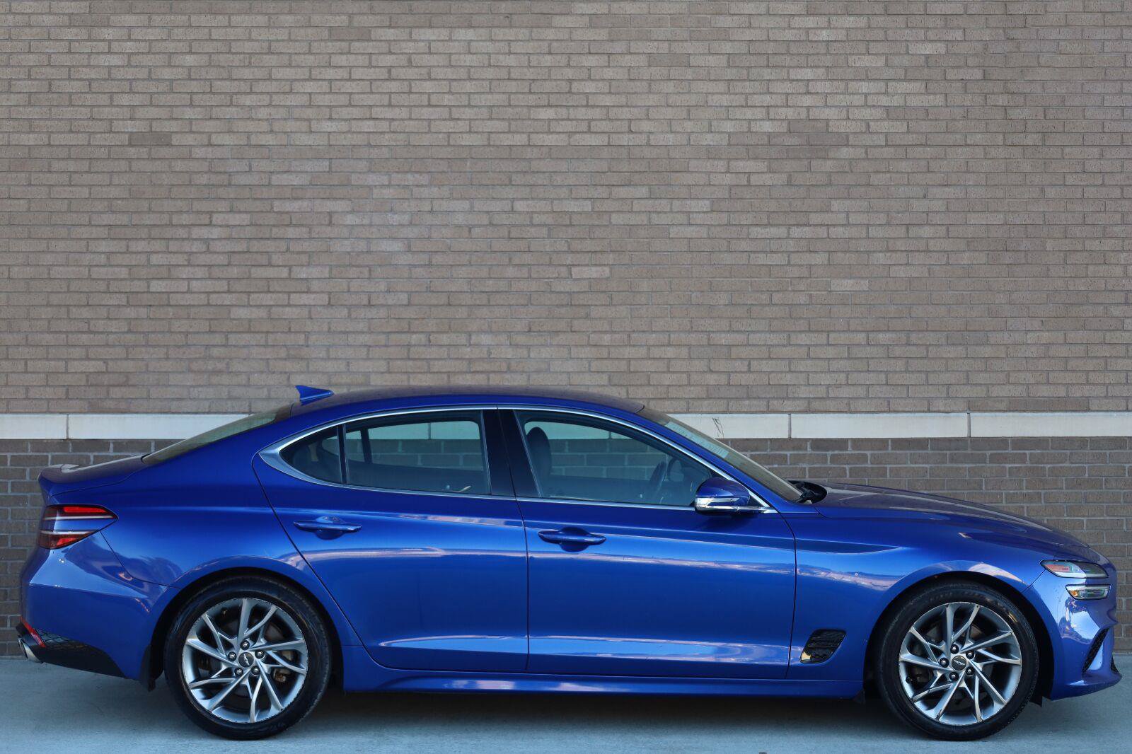 Used 2022 Genesis G70 2.0T RWD image 3