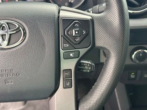 Used 2020 Toyota Tacoma TRD Off-Road w/ Technology Package AWD/4WD image 5