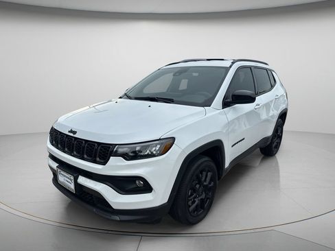 Used 2026 Jeep Compass Latitude AWD/4WD image 3