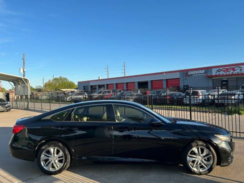 Used 2018 Honda Accord LX image 7