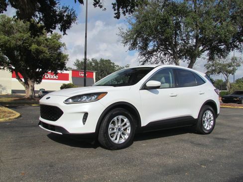 Used 2020 Ford Escape SE image 4