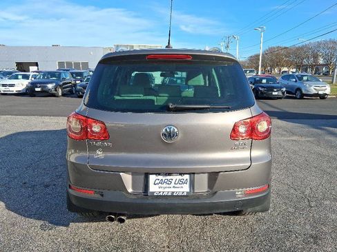 Used 2011 Volkswagen Tiguan S image 7