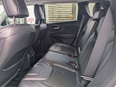 Used 2020 Jeep Cherokee Latitude Plus image 5