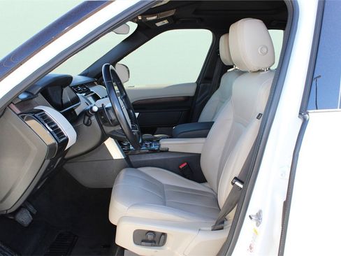 Used 2020 Land Rover Discovery HSE image 12