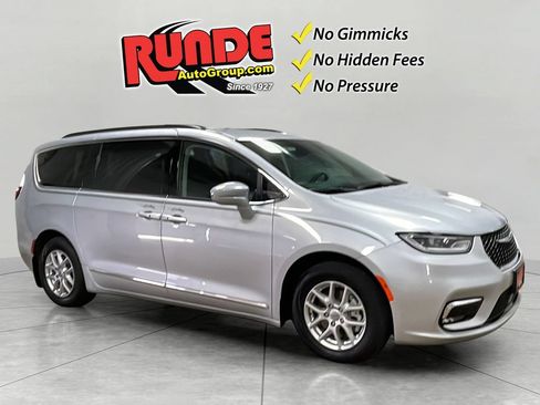 Used 2022 Chrysler Pacifica Touring-L FWD image 8