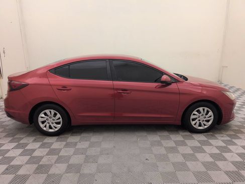 Used 2019 Hyundai Elantra SE FWD image 2