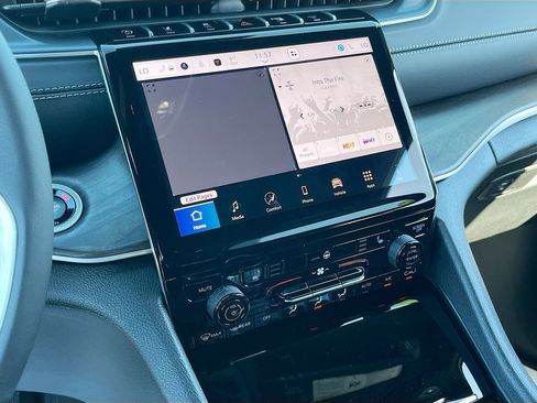 New 2025 Jeep Grand Cherokee Limited w/ Black Appearance Package image 15