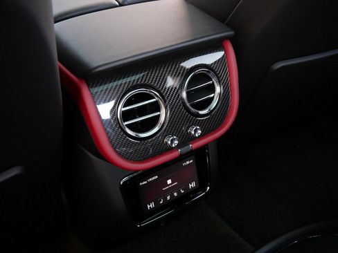 Used 2022 Bentley Bentayga image 24