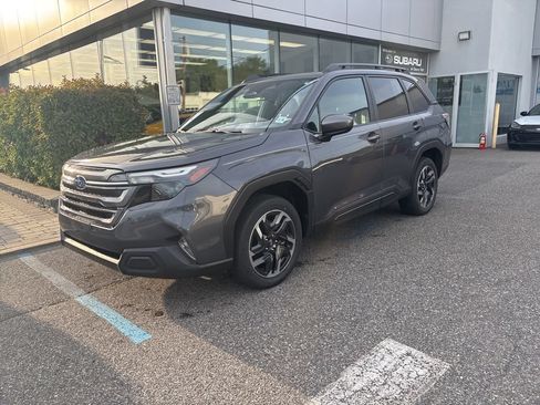 Used 2025 Subaru Forester Premium AWD/4WD image 7