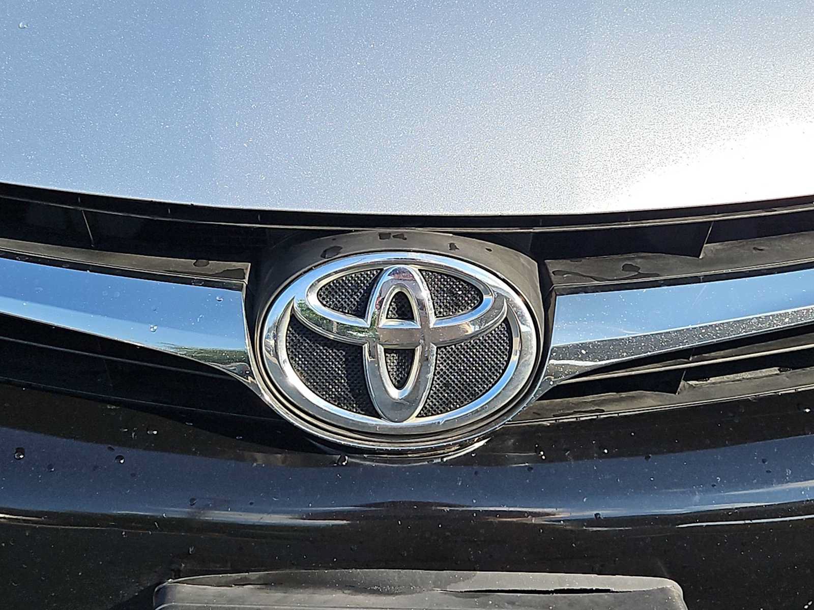 Used 2015 Toyota Camry XSE FWD image 6