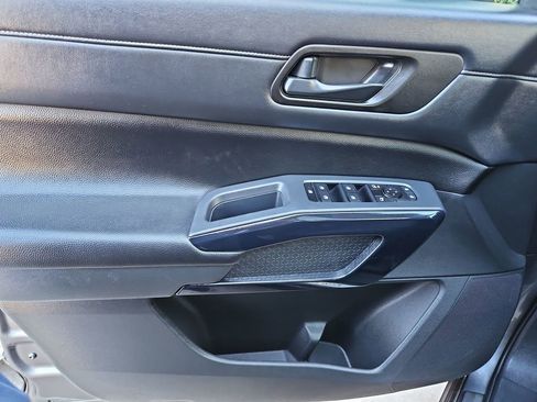 Used 2024 Nissan Pathfinder SV w/ SV Premium Package image 27