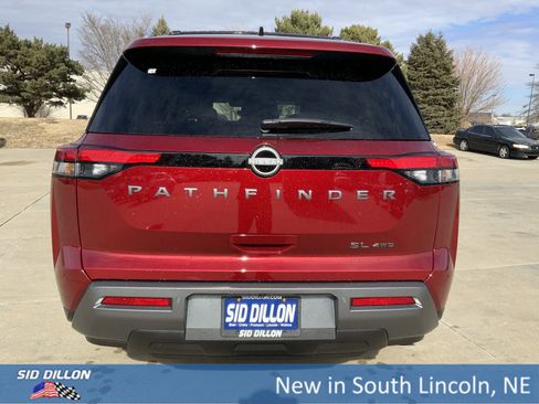 New 2026 Nissan Pathfinder SL image 4