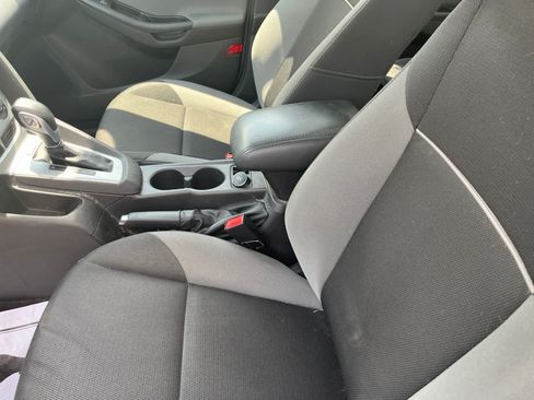 Used 2014 Ford Focus SE FWD image 25