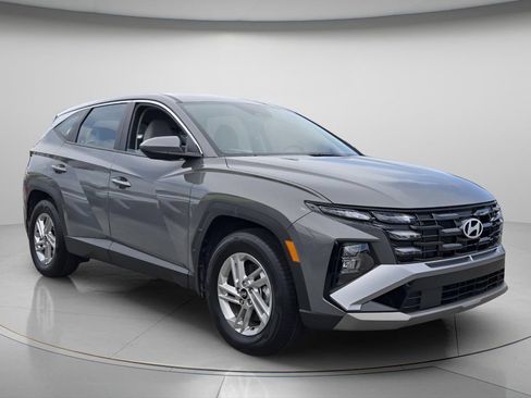 Certified 2026 Hyundai Tucson SE FWD image 9