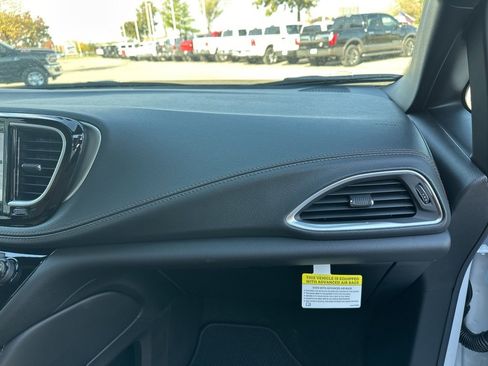 New 2026 Chrysler Pacifica Pinnacle w/ Trailer Tow Group image 59