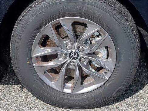 New 2026 Toyota Sienna XLE image 11