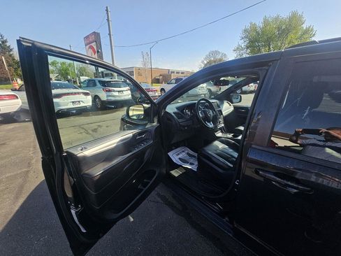 Used 2019 Dodge Grand Caravan GT FWD image 18