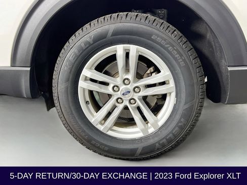 Used 2023 Ford Explorer XLT AWD/4WD image 36