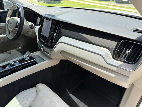 Used 2023 Volvo XC60 B5 Ultimate w/ Climate Package FWD image 13