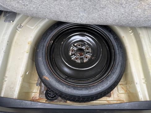 Used 2010 Toyota Camry LE FWD image 19